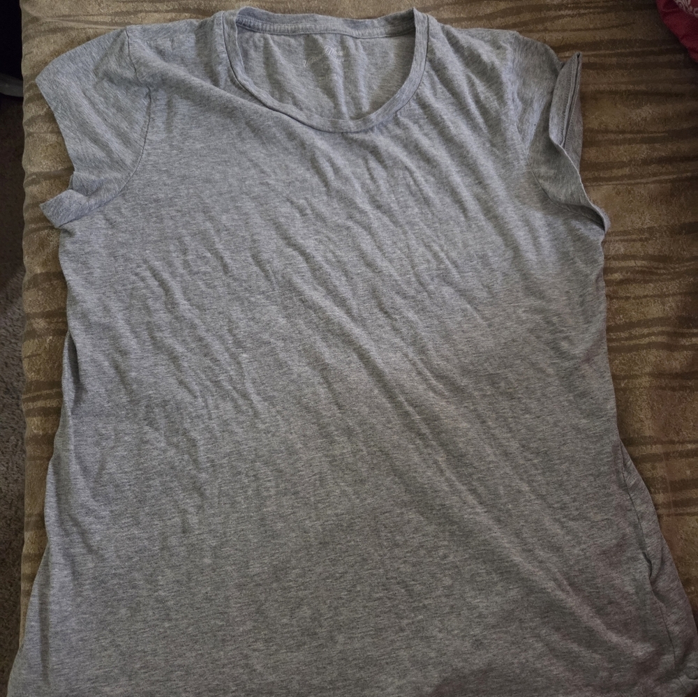 Universal Thread Gray Crewneck Tee